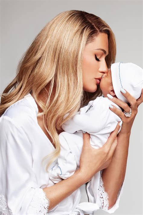 Paris Hilton posta le prime foto del figlio. E ne svela il .